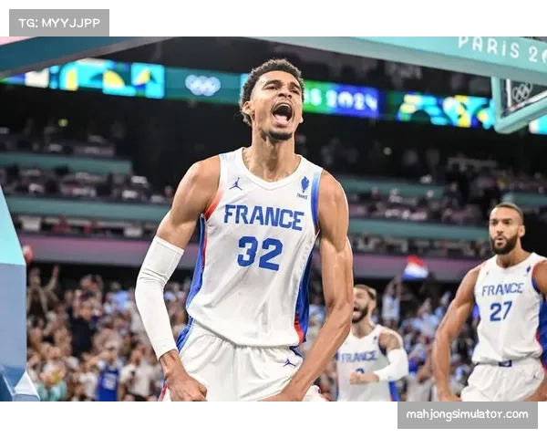 文班亚马砍下17分12篮板表现抢眼 马刺季前赛大胜步行者133比104